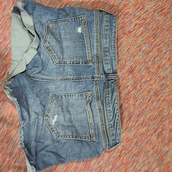 2/$22 Celebrity Pink Denim Shorts, Size 11/30 - Picture 2 of 4